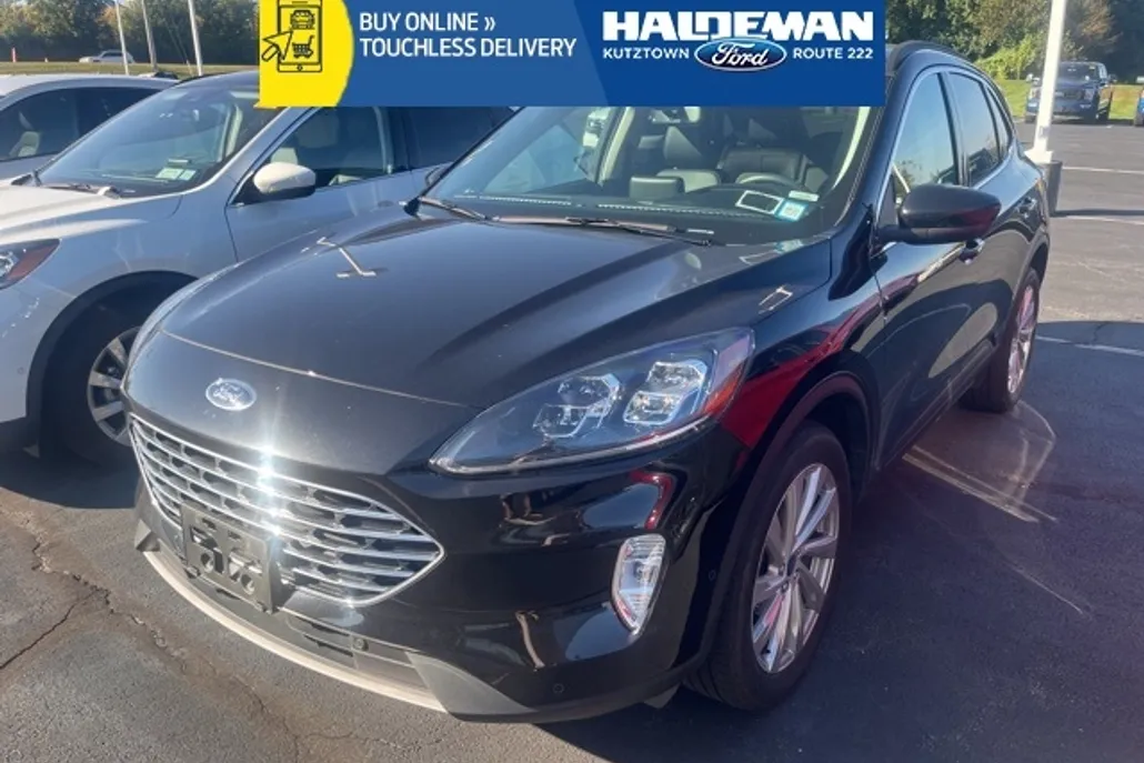 2022 Ford Escape Titanium photo 1