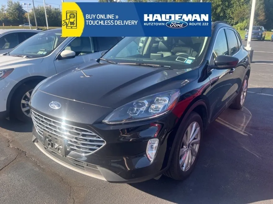 2022 Ford Escape Titanium photo 1
