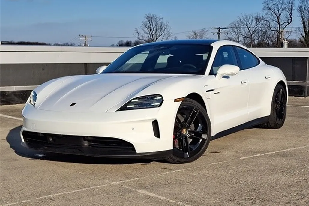 2025 Porsche Taycan 4S photo 1