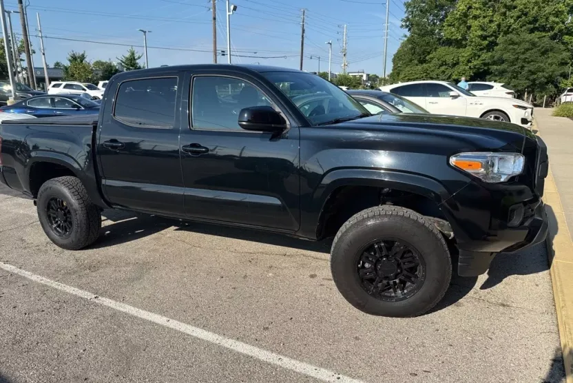 2022 Toyota Tacoma SR photo 1