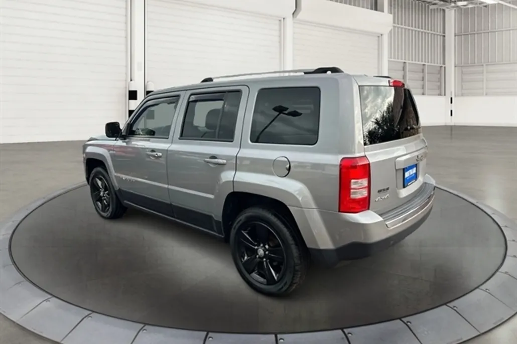 2016 Jeep Patriot Latitude photo 1