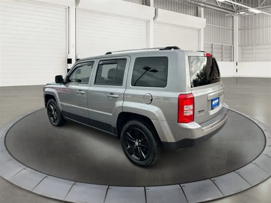 2016 Jeep Patriot Latitude photo 1