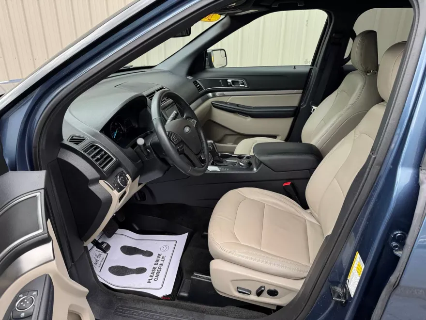 2018 Ford Explorer XLT photo 1