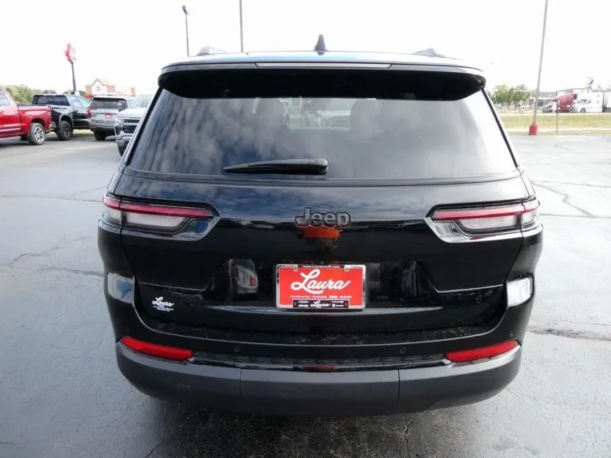 2023 Jeep Grand Cherokee Altitude photo 1