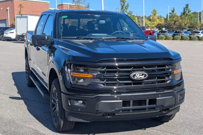 2025 Ford F-150 XLT photo 1