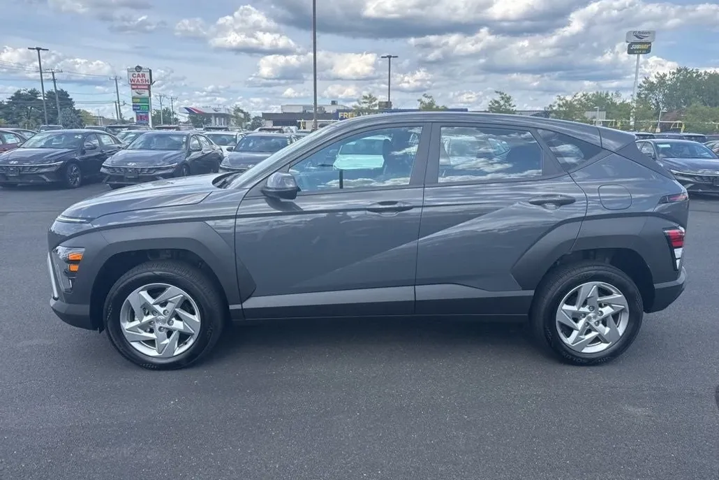 2025 Hyundai Kona SE photo 1