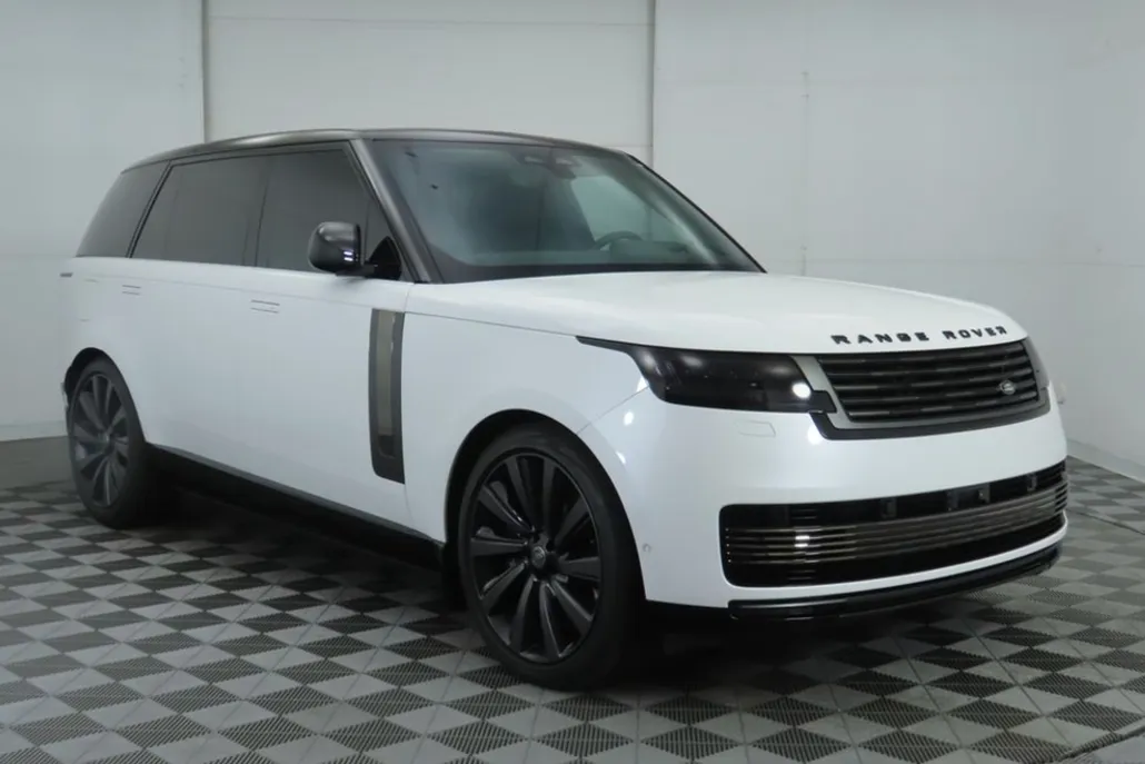 2024 Land Rover Range Rover SV photo 1
