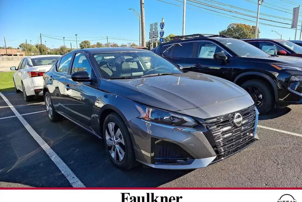2025 Nissan Altima S photo 1