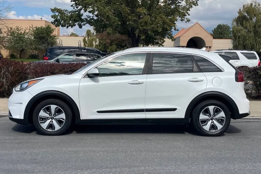 2018 Kia Niro FE LX photo 1