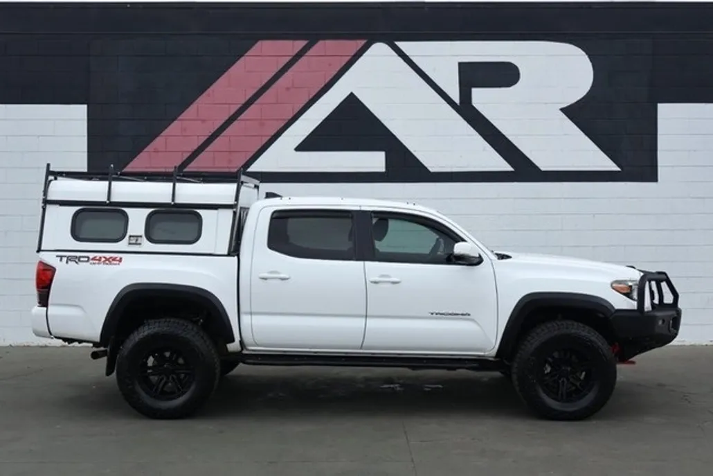 2018 Toyota Tacoma TRD photo 1
