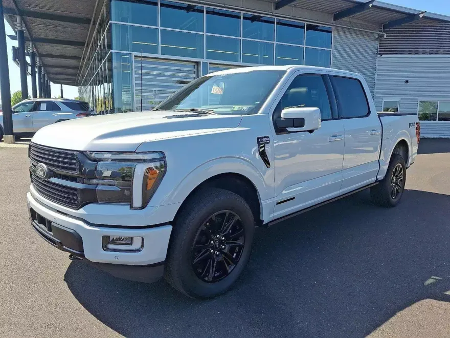 2025 Ford F-150 Platinum photo 1