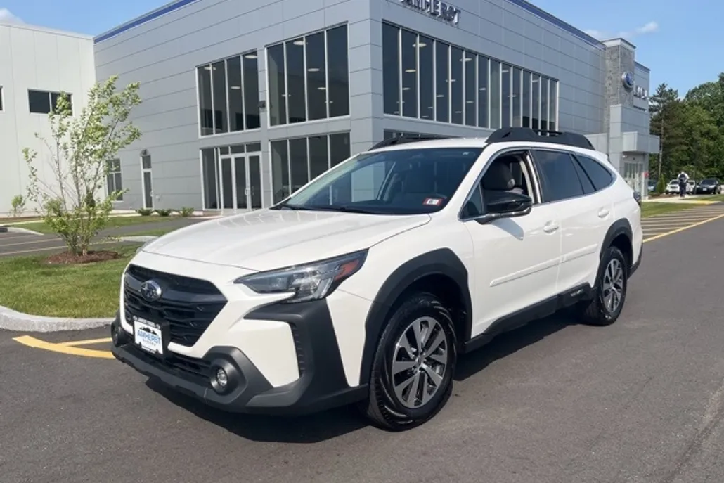 2024 Subaru Outback Premium photo 1
