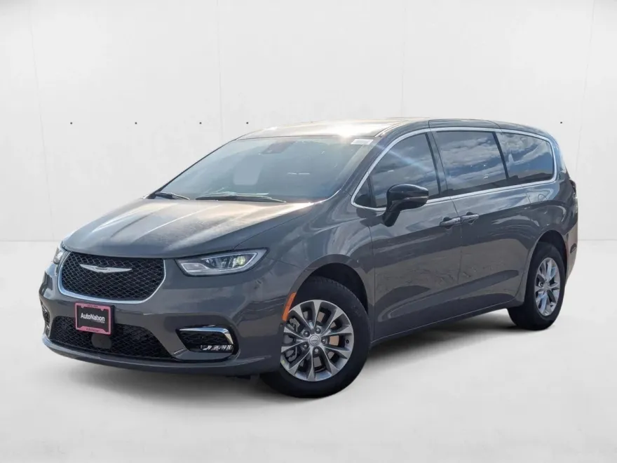 2025 Chrysler Pacifica photo 1