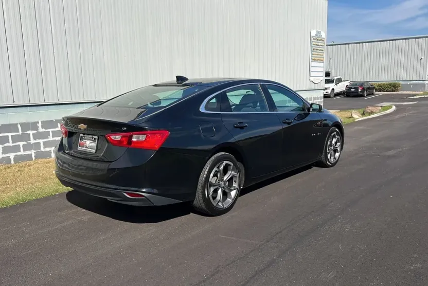 2023 Chevrolet Malibu 1LT photo 1