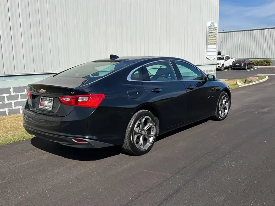 2023 Chevrolet Malibu 1LT photo 1