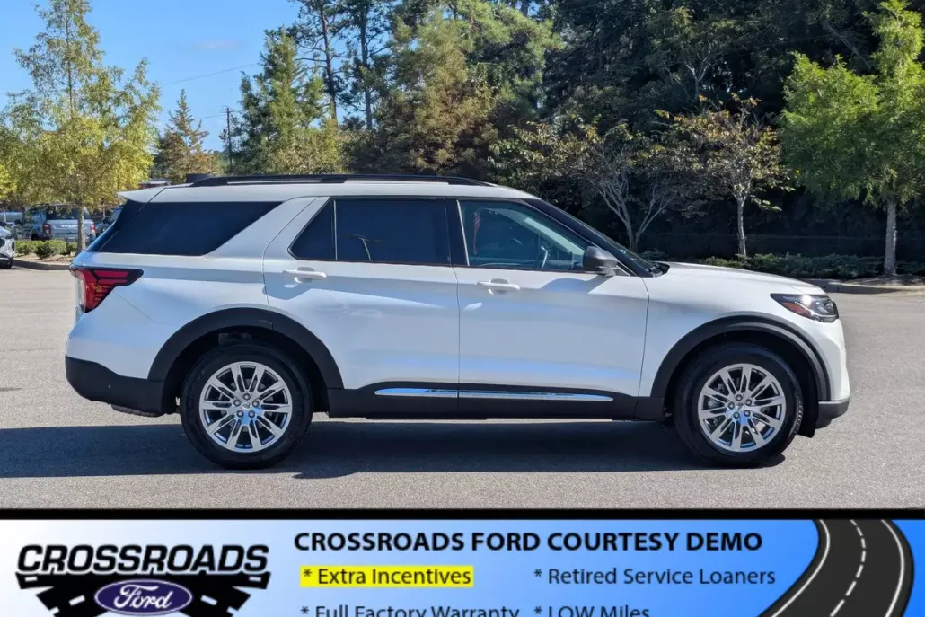2025 Ford Explorer photo 1