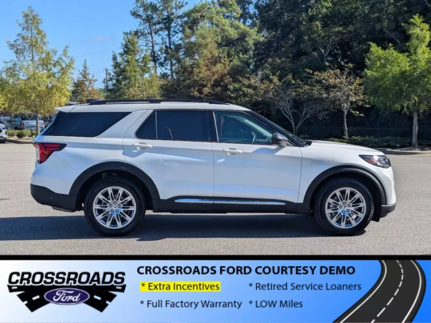2025 Ford Explorer photo 1