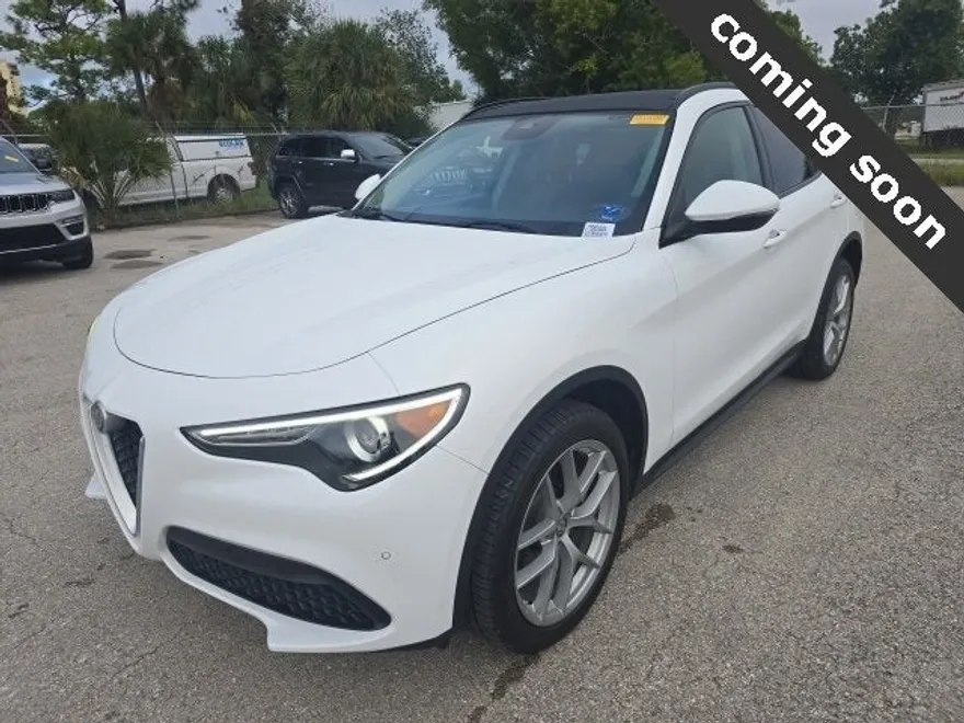 2018 Alfa Romeo Stelvio Sport photo 1