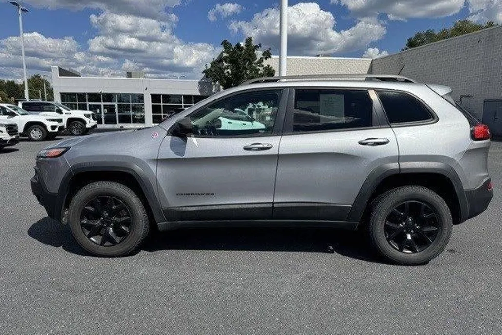 2015 Jeep Cherokee Trailhawk photo 1