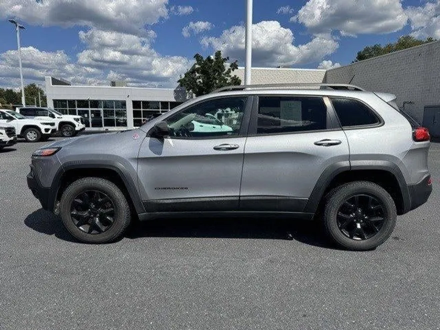 2015 Jeep Cherokee Trailhawk photo 1