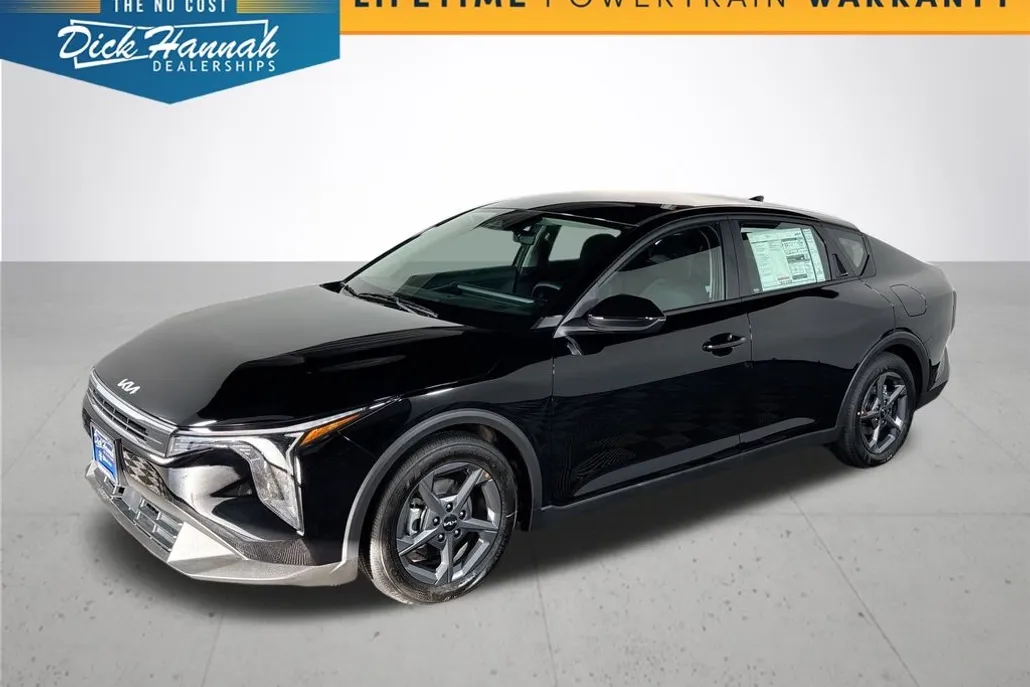 2025 Kia K4 LXS photo 1