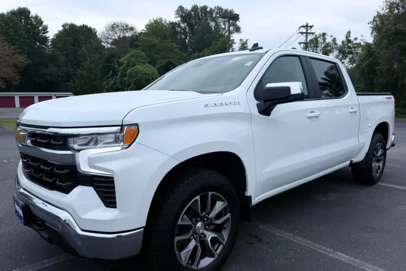 2024 Chevrolet Silverado 1500 LT photo 1