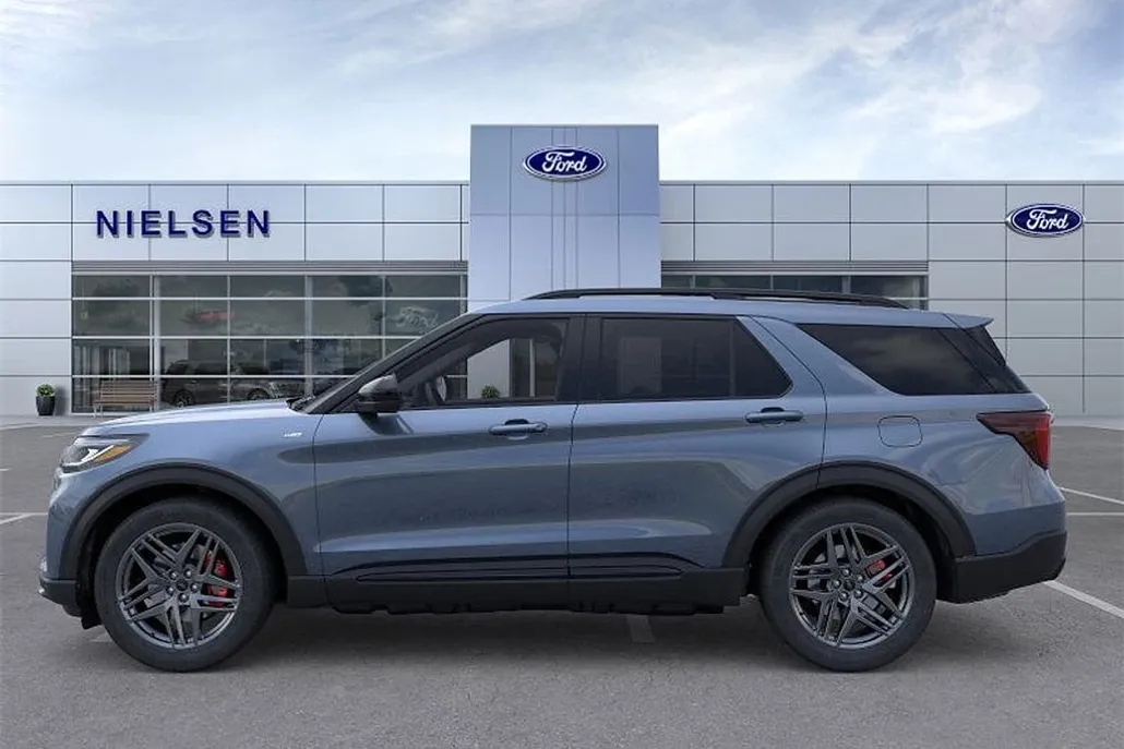 2025 Ford Explorer ST-Line photo 1