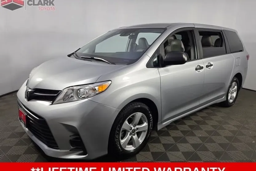 2020 Toyota Sienna L photo 1