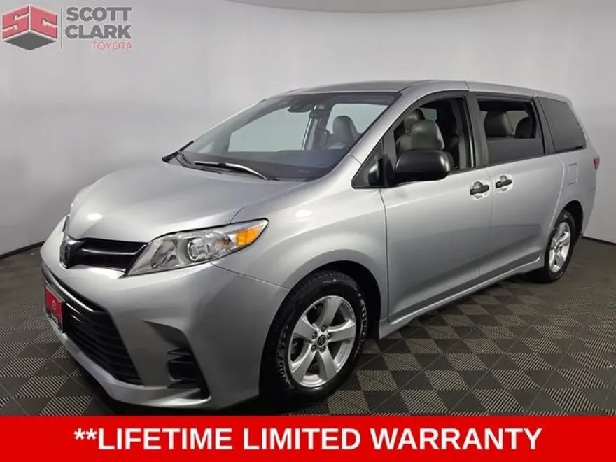 2020 Toyota Sienna L photo 1