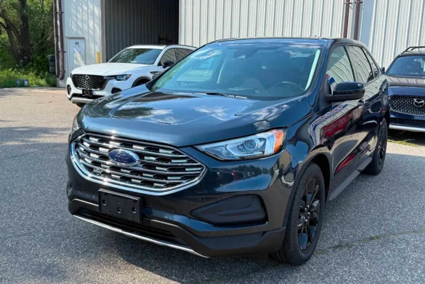 2024 Ford Edge SE photo 1
