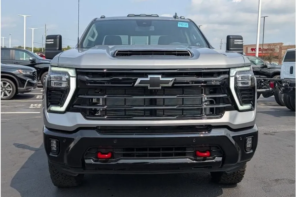 2025 Chevrolet Silverado 2500HD LT photo 1