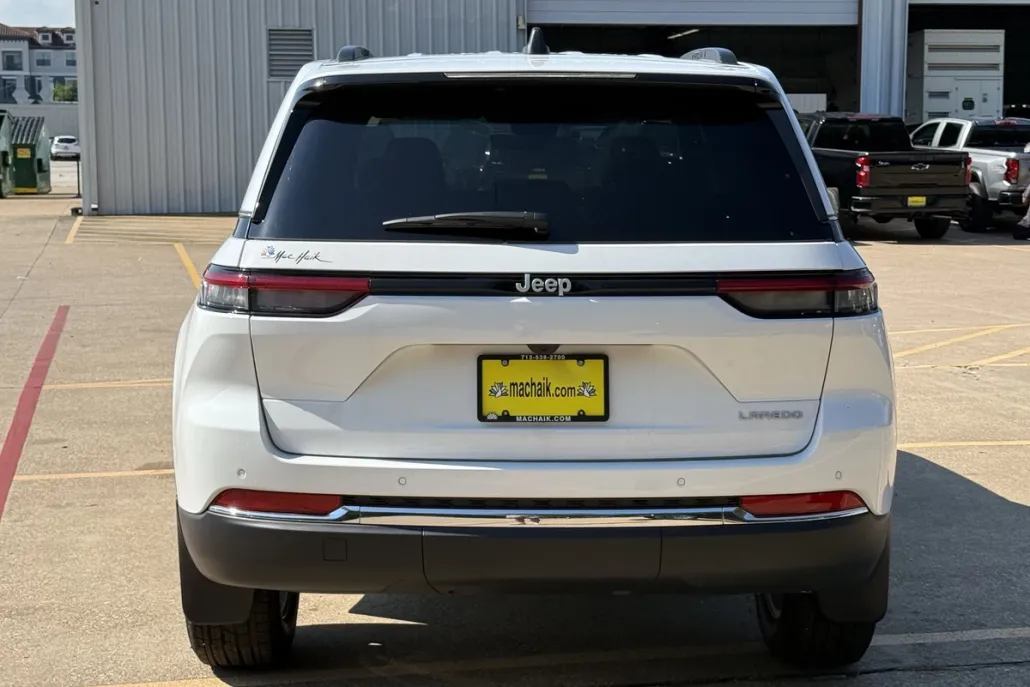 2025 Jeep Grand Cherokee Laredo photo 1