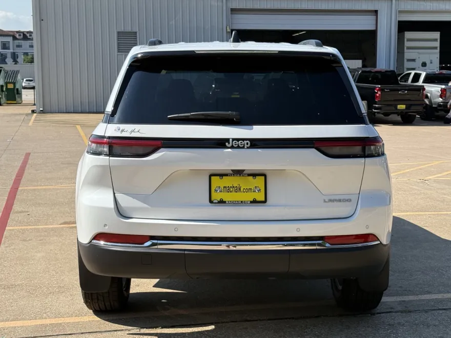 2025 Jeep Grand Cherokee Laredo photo 1