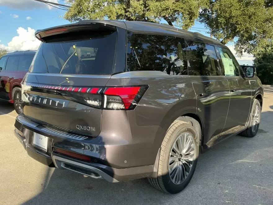 2026 Infiniti QX80 Luxe photo 1