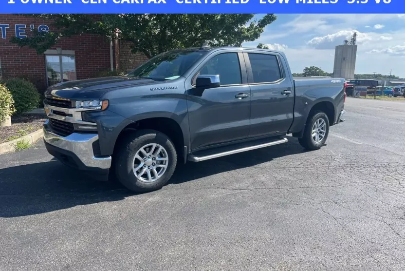 2020 Chevrolet Silverado LT photo 1