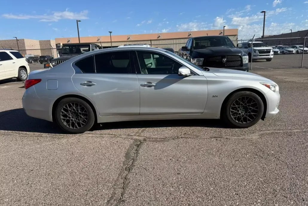 2017 Infiniti Q50 3.0t Premium photo 1