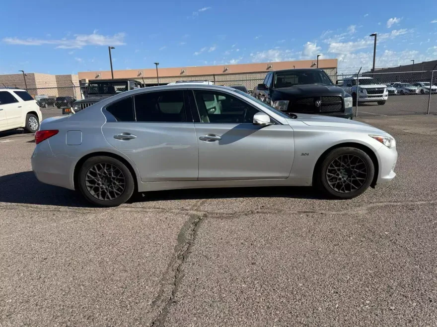 2017 Infiniti Q50 3.0t Premium photo 1