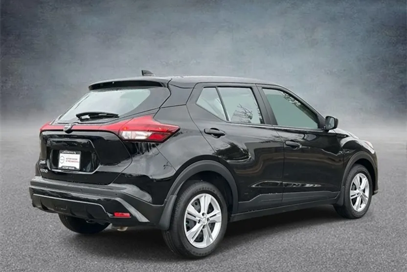 2025 Nissan Kicks Play S photo 1