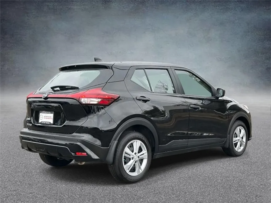 2025 Nissan Kicks Play S photo 1