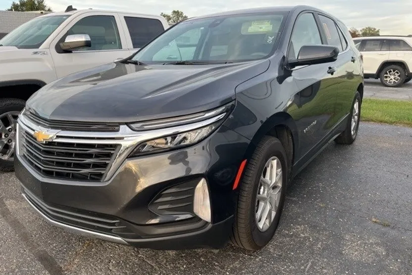 2022 Chevrolet Equinox LT photo 1