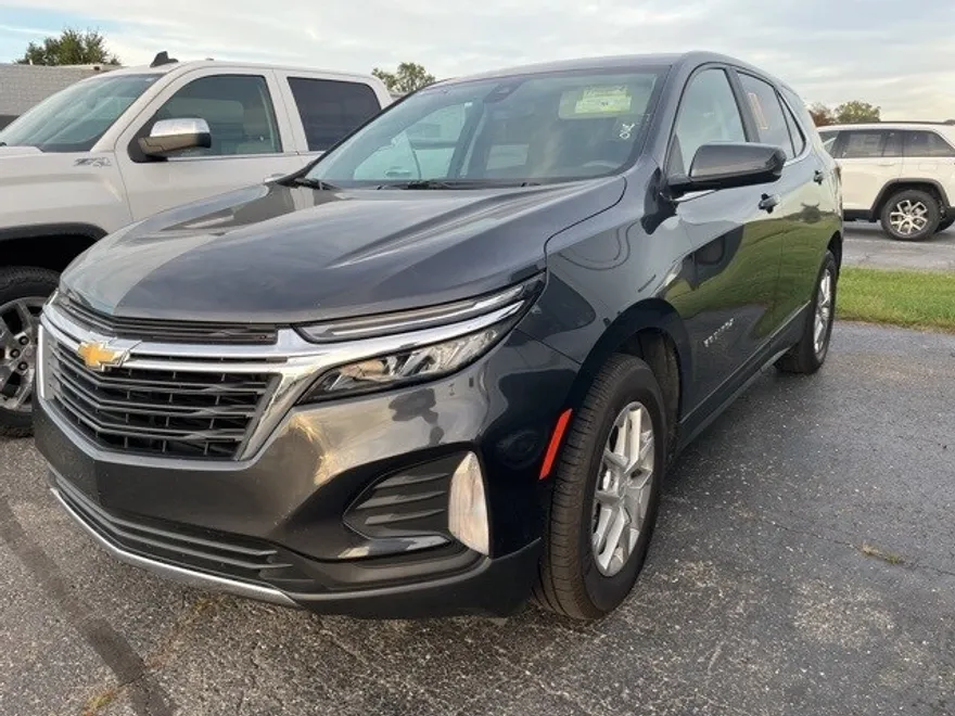 2022 Chevrolet Equinox LT photo 1