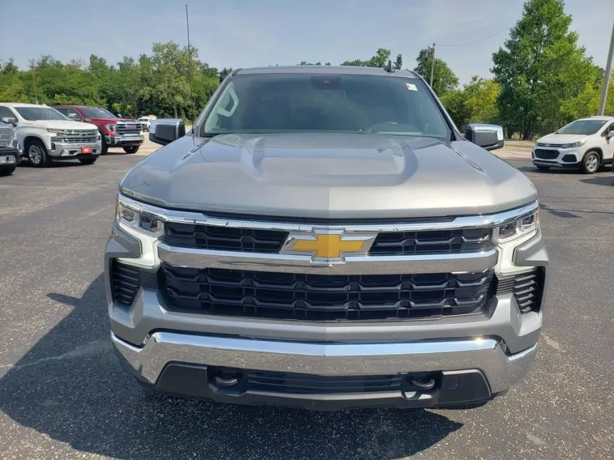 2024 Chevrolet Silverado photo 1