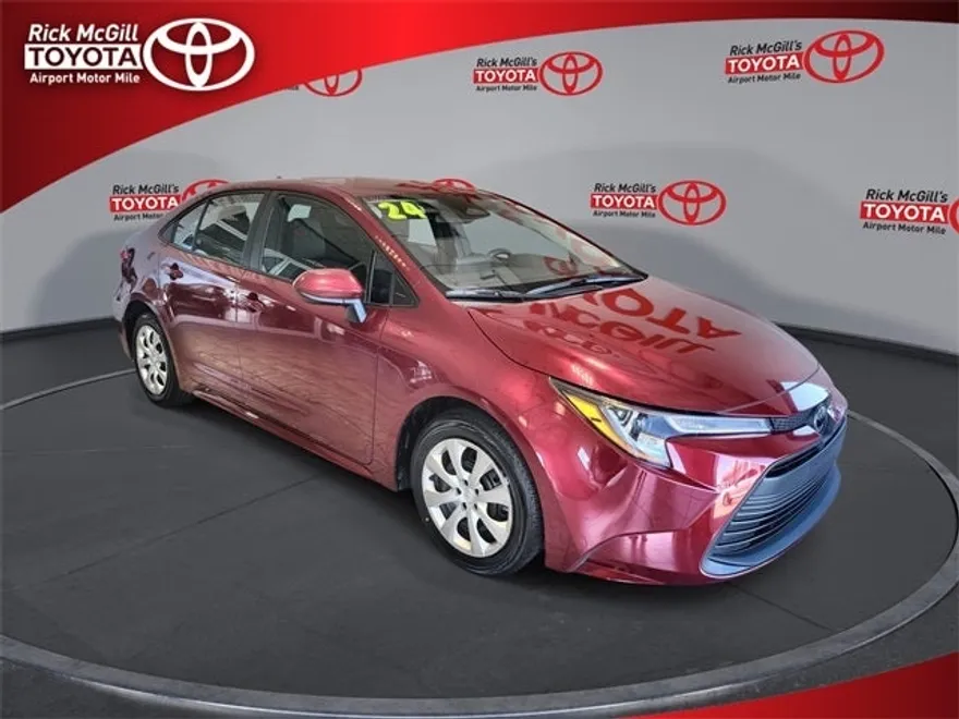 2024 Toyota Corolla LE photo 1