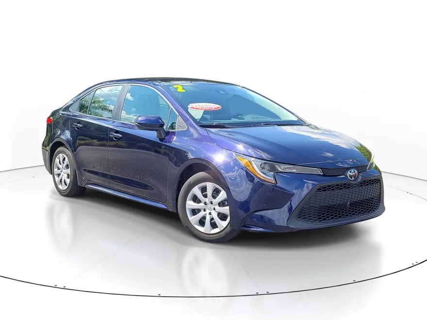 2022 Toyota Corolla LE photo 1
