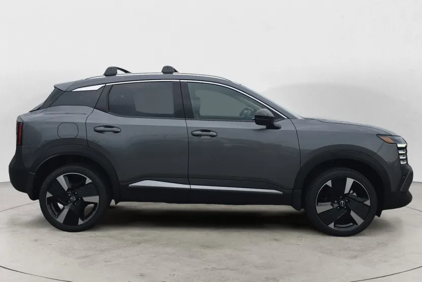2026 Nissan Kicks SR photo 1