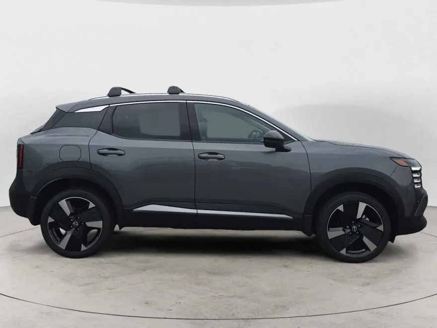 2026 Nissan Kicks SR photo 1