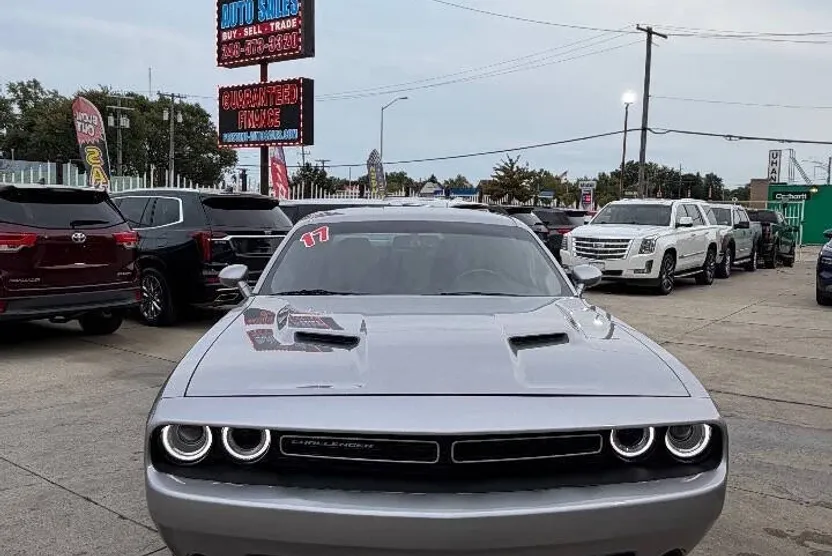 2017 Dodge Challenger SXT photo 1