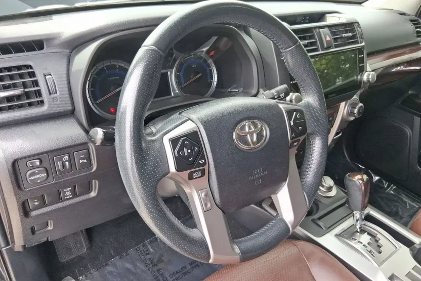 2016 Toyota 4Runner Limited photo 1