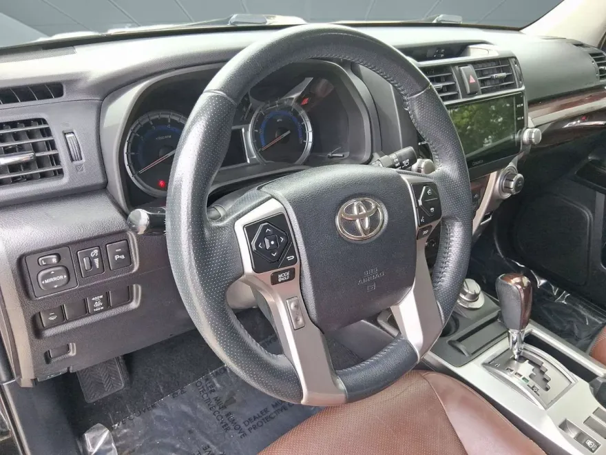 2016 Toyota 4Runner Limited photo 1
