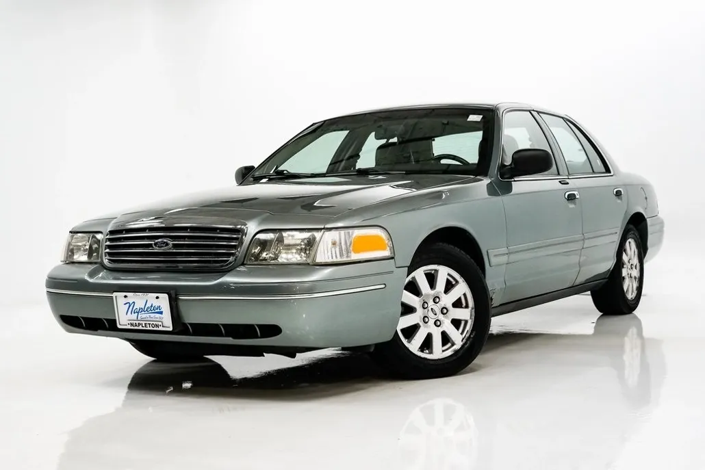 2006 Ford Crown Victoria LX photo 1